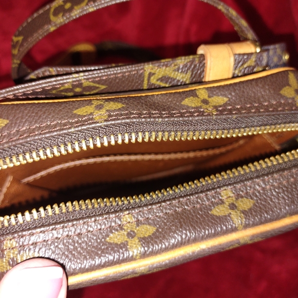 AUTHENTICATED, VINTAGE (LV) Louis Vuitton Monogram Danube Crossbody Bag - Picture 10 of 15
